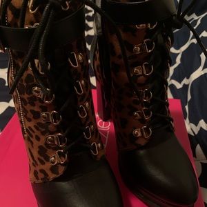 Size 9  leopard print lace up booties